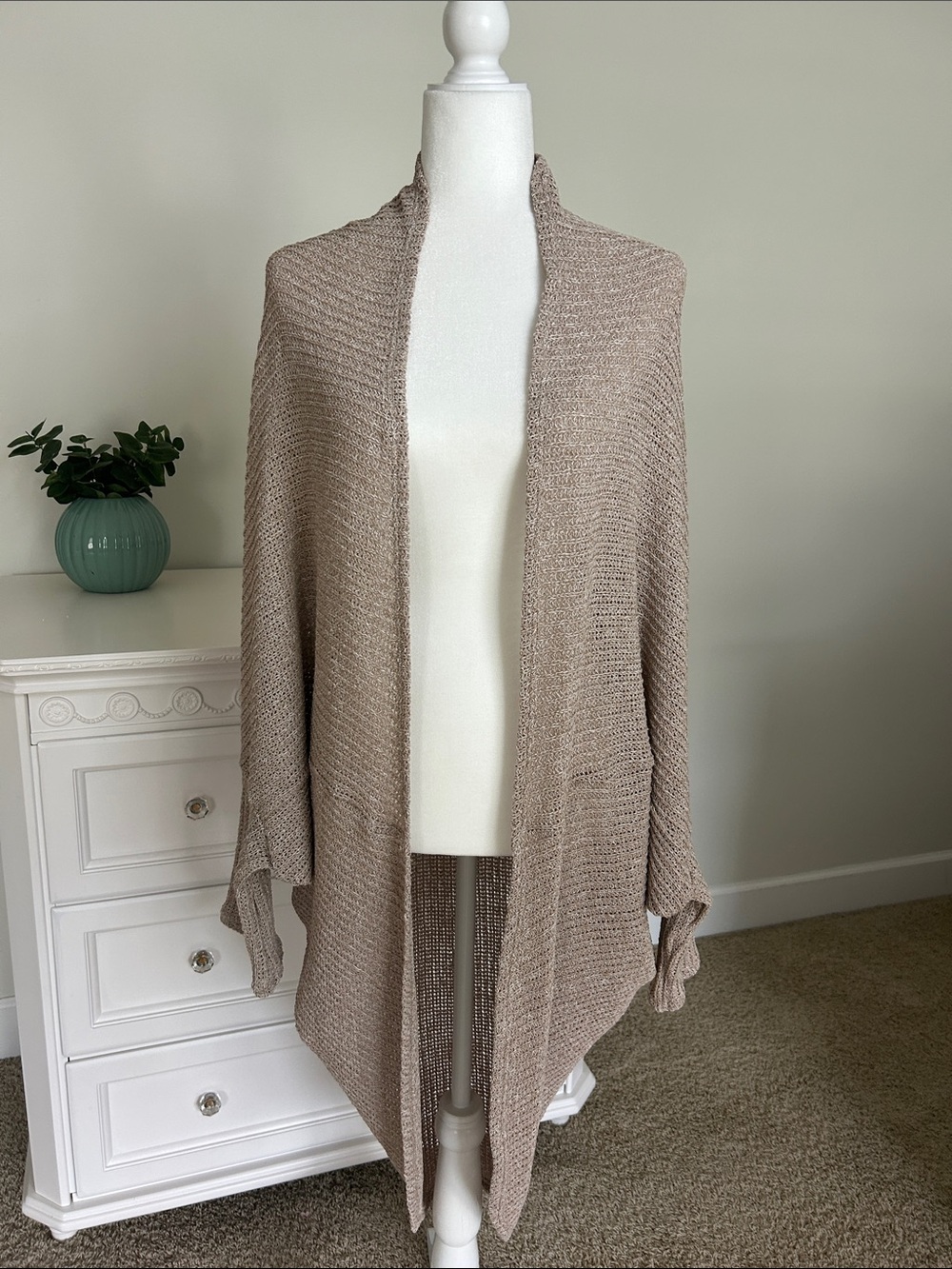 NWT Gilli Beige Open-Front Batwing Sleeve Draped Knit Cardigan - Women